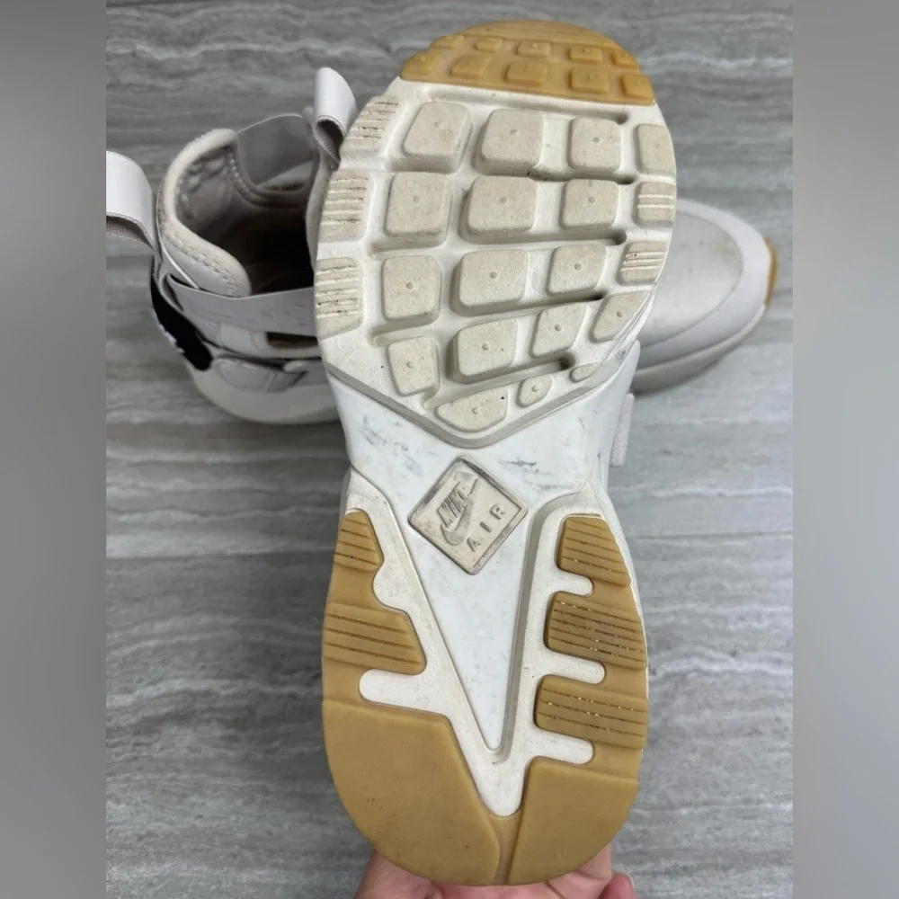 Nike Air Huarache City Desert Sand Running Sneakers Womens Size 7.5